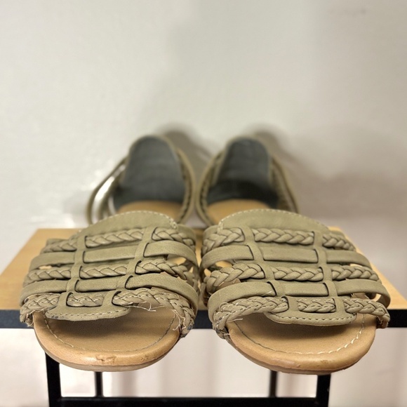 4/$10🎄City Classified Olive Tan Braided Sandals Size 7 - Picture 5 of 11